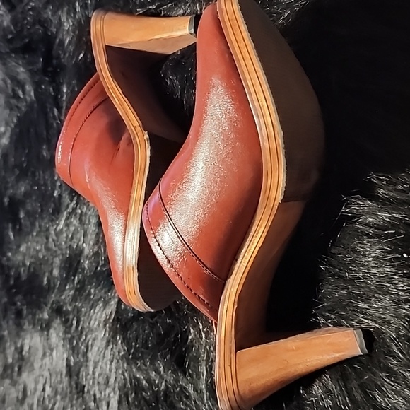 Connie Women's Red Heeled Mules. Lightly Used. Size 8M. - Picture 6 of 8